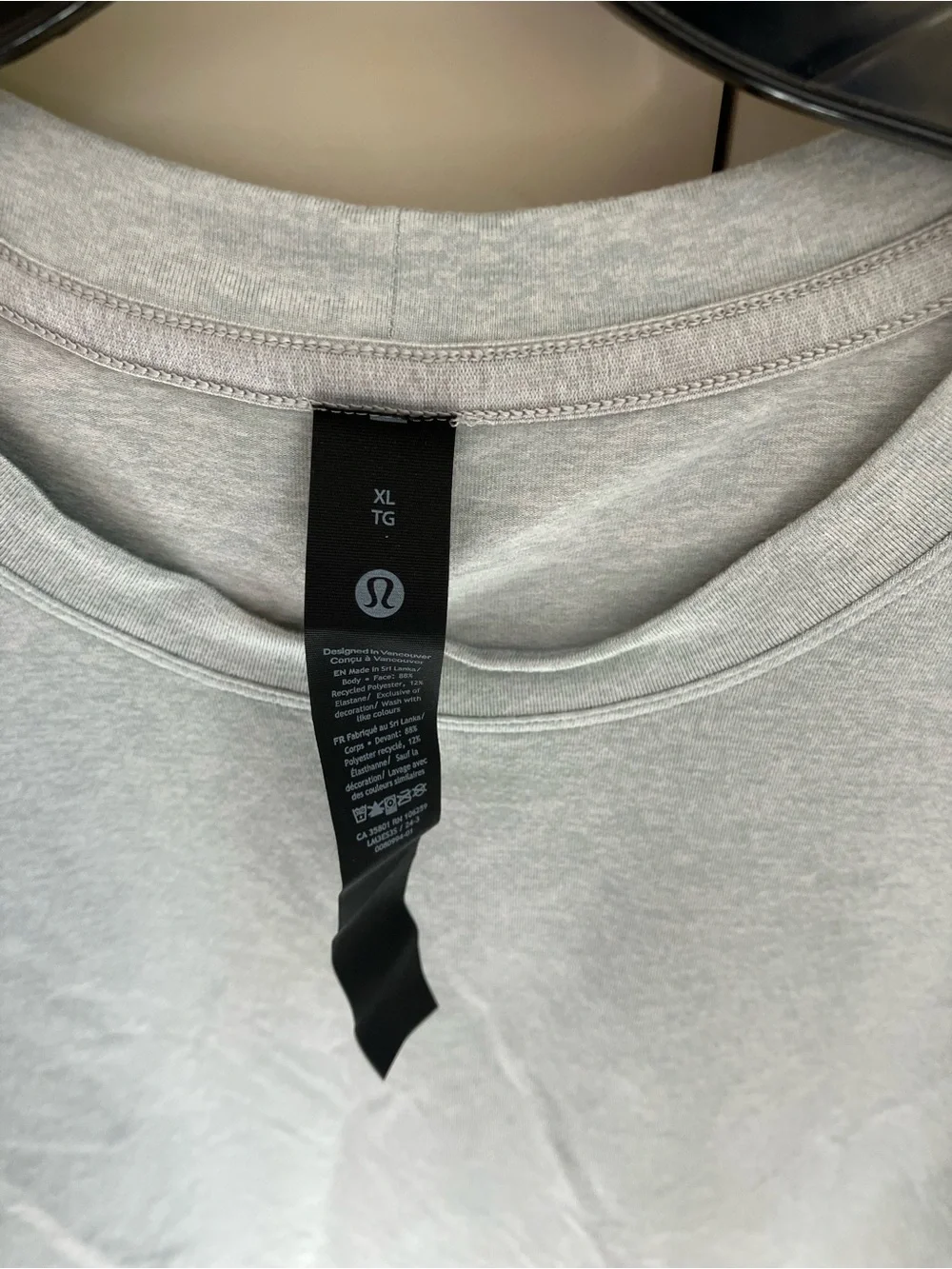 lululemon athletica men’s Heather Light Gray Crew Tee - Picture 3 of 4